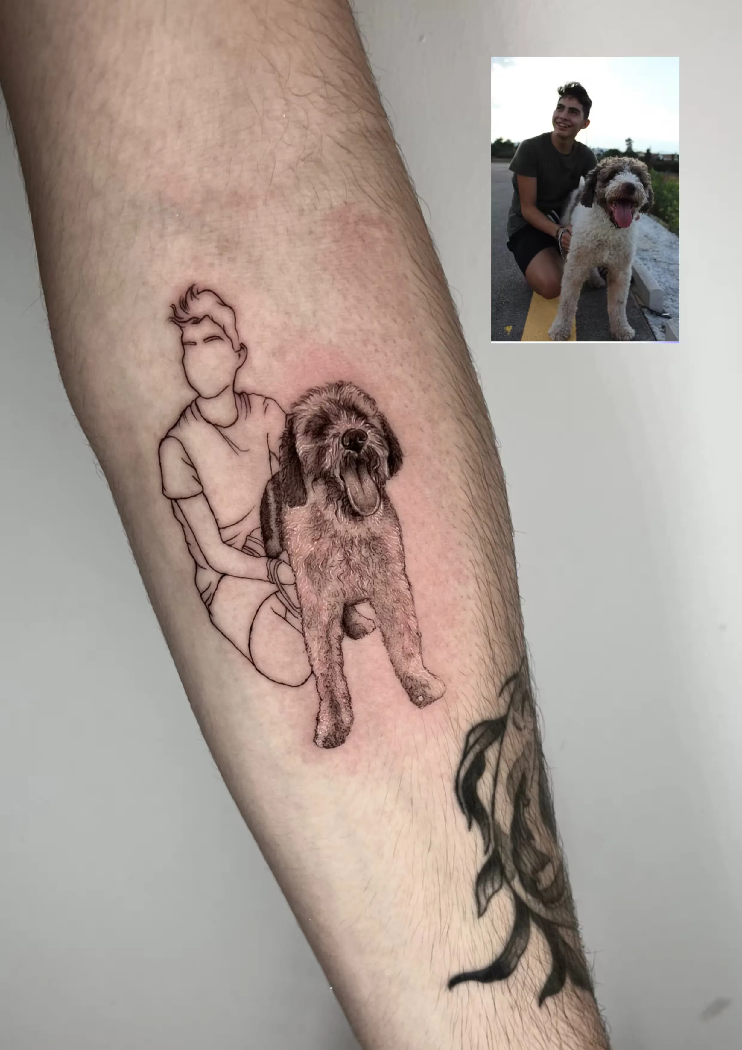 Composición memorial: silueta en línea fina de una persona junto a un perro realista en black and grey, con foto de referencia.